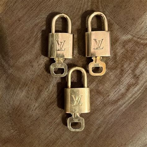 authentic louis vuitton lock and key|louis vuitton key pouch authentication.